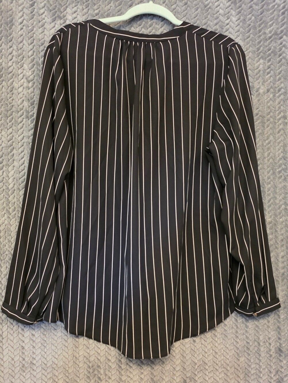 Jennifer Lopez Black Blouse with White Pinstripes - Picture 4 of 10